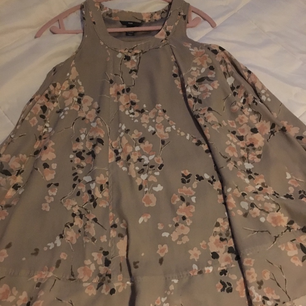 ⭐️ H&M Cherry Blossom Midi Dress - Picture 2 of 8